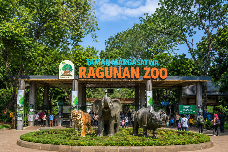 Jakarta: Setu Babakan betawi village and Ragunan Zoo Tour