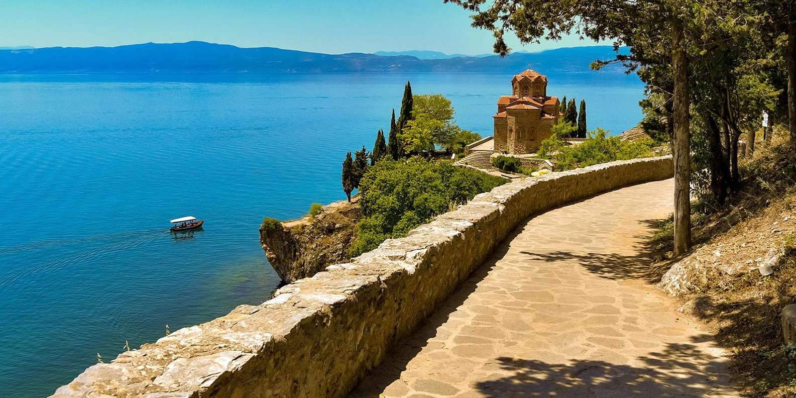 Dari Skopje: Tur Grup Sehari Penuh ke Kota Ohrid yang terdaftar sebagai Warisan Dunia UNESCO | GetYourGuide