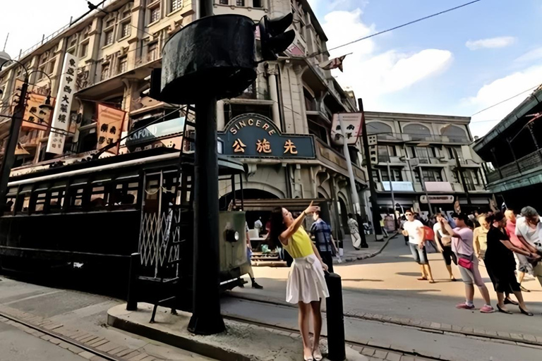 Shanghai: Film Park & Zhujiajiao Ancient Town Tour (上海:) 上海影视乐园+朱家角古镇一日游
