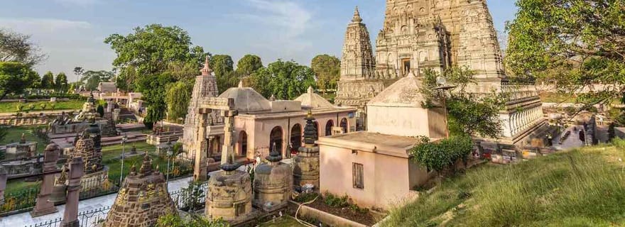 VISITE DE BODHGAYA ET DE LA GROTTE DE DUNGESHWARI AVEC NUITÉE
