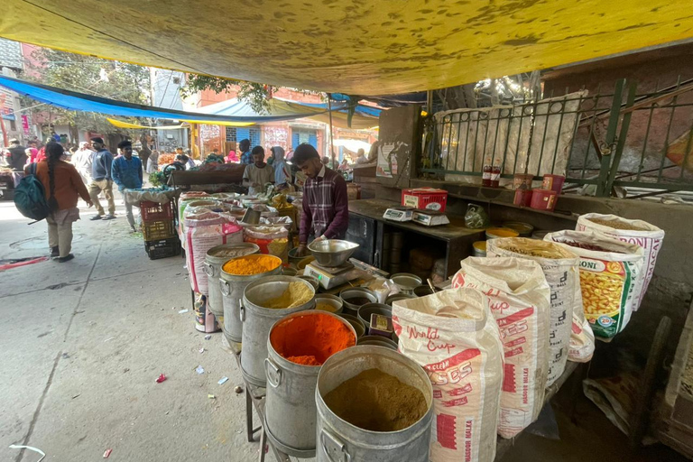 Delhi: Full-Day Shopping Tour with Male & Female Guide