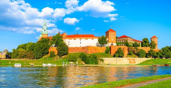 Fast Track Wawel Castle and Old Town Tour with Transfers
