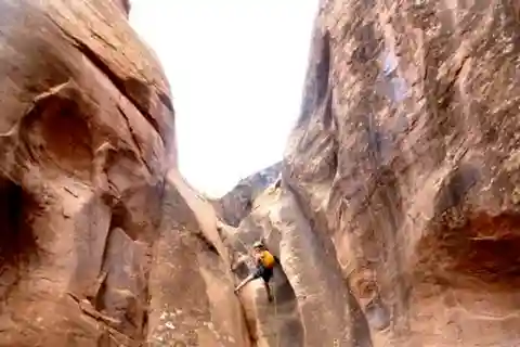 Moab: Chamisa Canyon Canyoneering Adventure