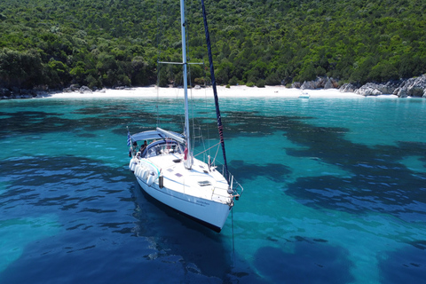 Kefalonia: Private Sailing Cruise with Local Lunch & Snacks