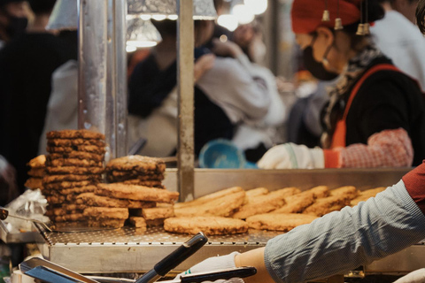 Excursion d&#039;une journée à Séoul : palais Gyeongbok, Bukchon, marché de GwangjangB. Palais Gyeongbokgung, Bukchon, marché Gwangjang et vue nocturne