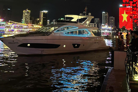 Da Nang: Private Luxury Yacht & Dragon Bridge Fire Show Luxury 2-Hour Ocean Mansion Yacht Charter – 4-Bedroom Bliss