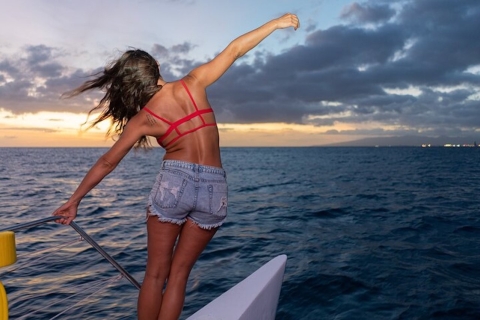 Oahu: Waikiki Sunset Sail and Swim