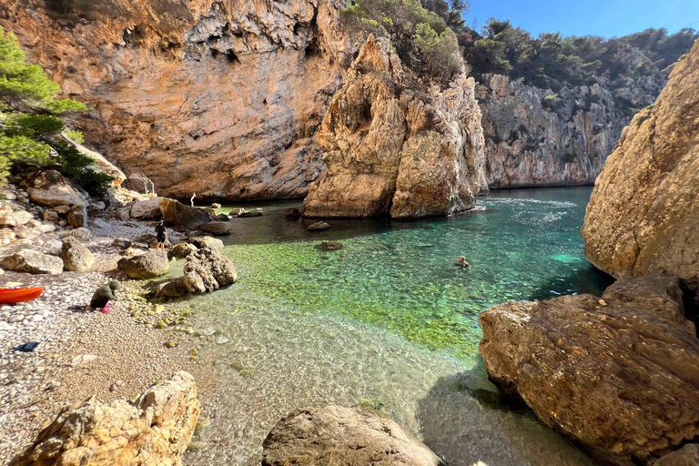 Kayak Granadella Excursión Guiada en Cuevas y Cala en Caló