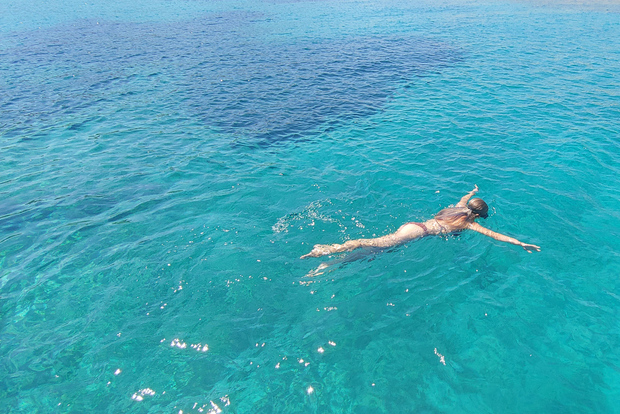 Crociera in Kaiki ad Antiparos e Despotiko: calette, nuoto e BBQ