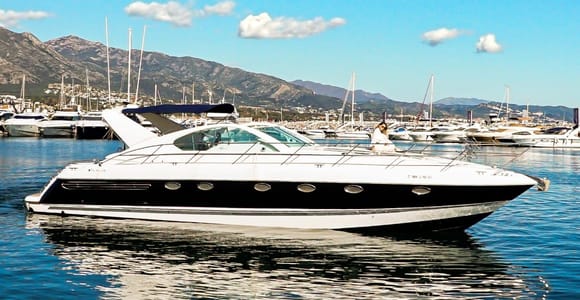 Puerto Banús: Bachelorette party on a yacht