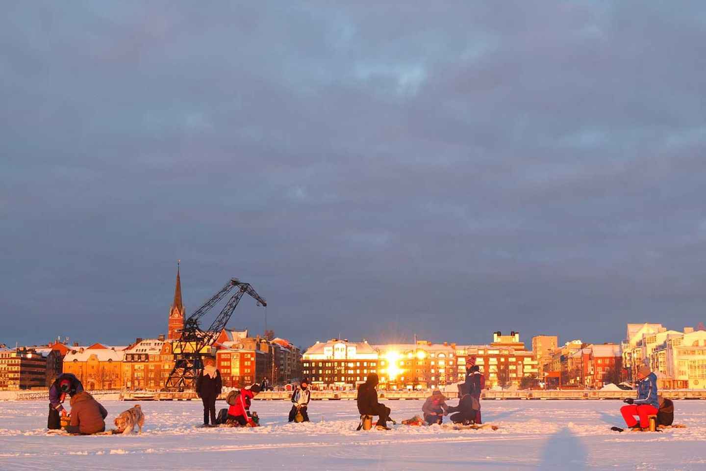 Lulea: Ice Fishing Tour in the heart of the city with Guide