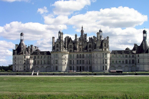 Paris: Loire Valley Day Trip with a Local