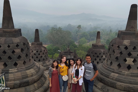 Yogyakarta: Borobudur Temple & Setumbu Hill Sunrise Tour