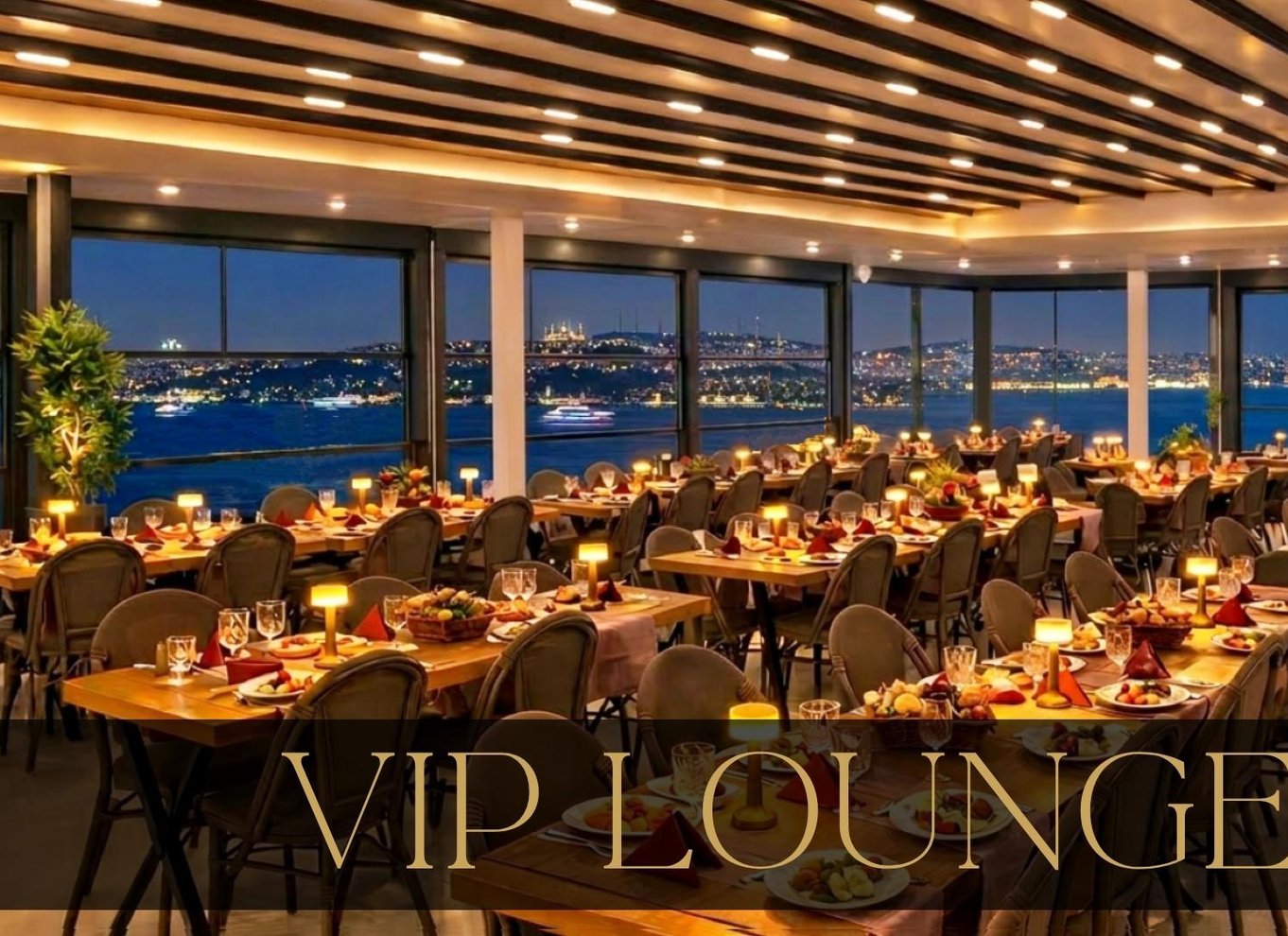 Istanbul: Bosporus-middagscruise og show med privat bord