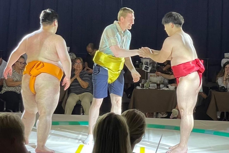 Osaka : Spectacle privé de Sumo et expérience complète avec Hot PotSpectacle privé avec repas chaud