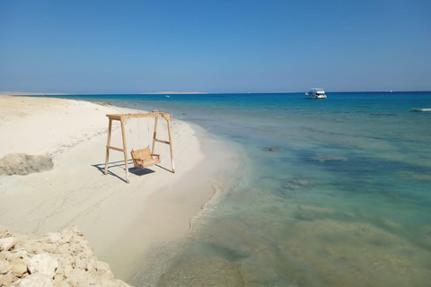 Hurghada : Sonnenuntergang, Barbecue Magawish Island mit dem SchnellbootPrivates Schnellboot bei Sonnenuntergang mit Grill