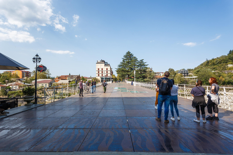 Excursión de un día desde Tiflis a Kutaisi y Tscaltubo