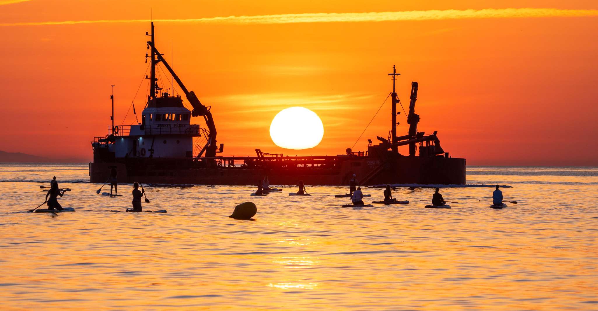 Barcelona: Sunrise Paddleboarding with Instructor and Photos photo 7