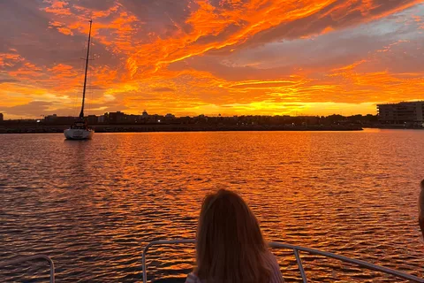 Torrevieja: Pôr do sol a bordo em Barco Exclusivo + Cava.
