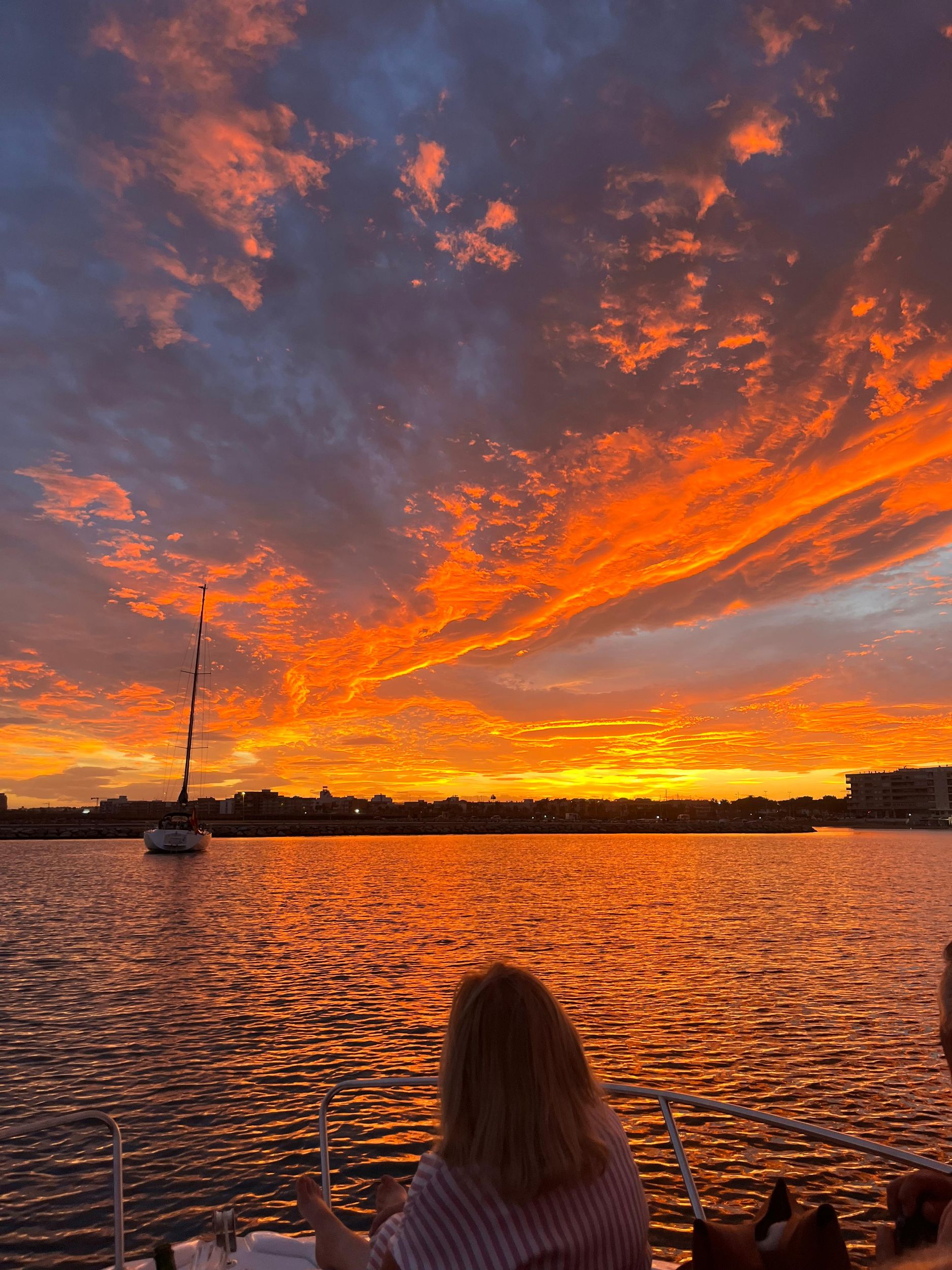 Torrevieja: Private Bootstour bei Sonnenuntergang mit Cava