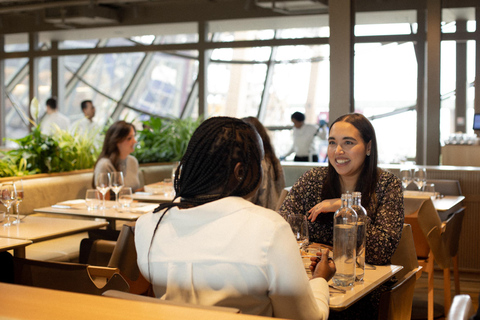 Parigi: Pranzo con la Madame Brasserie della Torre EiffelMenu Madame con bevande - Vista sulla Senna