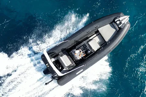 Ab Paros: Miete ein RIB-Boot Triton mit optionalem Skipper