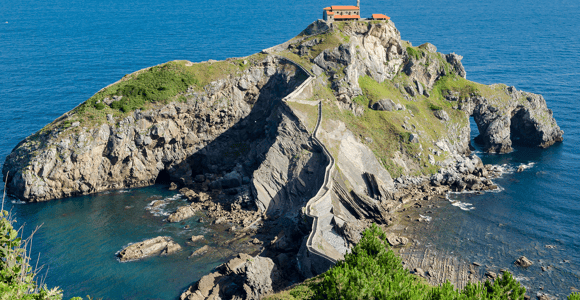 Bilbao: Gaztelugatxe, Mundaka, & Guernica with tasting menu