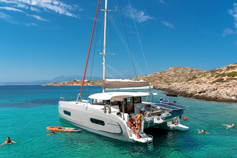 Héraklion : croisière d'une journée en catamaran avec repas et boissons