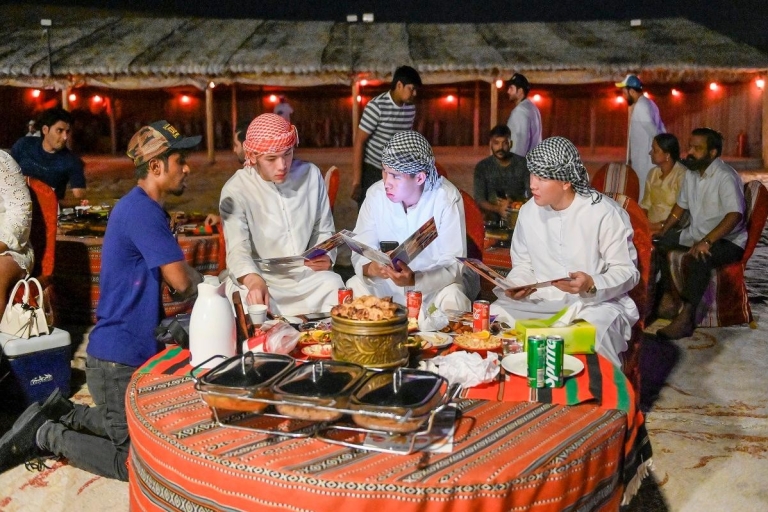 Dubaj: pustynne safari z niespodzianką VIP7-godzinna wspólna wycieczka z VIP BBQ Dinner