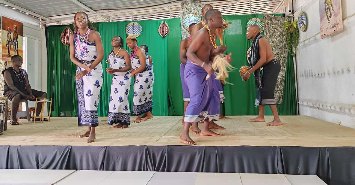 Afbeelding 12 van Giraffen-centrum, Blixen-museum en traditionele dansshow