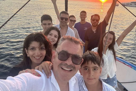 Mykonos: South Coast Yacht Cruise with Snacks & Drinks