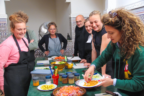 Cours de cuisine à Marrakech avec le chef Hassan, experts en tajinePetit groupe