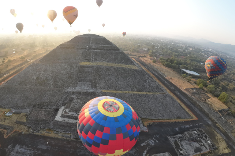 VUELO EN GLOBO TEOTIHUACAN, DESAYUNO EN CUEVA Y RECOGIDAVUELO EN GLOBO SOBRE TEOTIHUACAN Y RECOGIDA EN LA CDMX