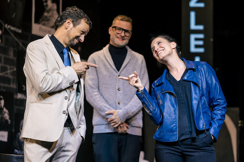 Ticket for the crime comedy "Achtsam Morden" at the COMÖDIE Dresden