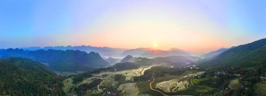 Excursion en moto à la cascade d'argent de Sapa et au col d'O Quy Ho