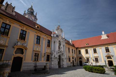 Vienna: Tour della Valle del Danubio con 3 castelli e degustazione di vino