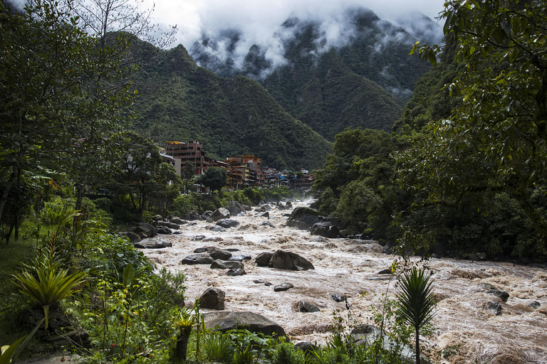 Da Cusco: Scopri il fiume Vilcanota con il rafting a UrubambaNatura nell&#039;Urubamba con canoa nella zona di Ollantaytambo