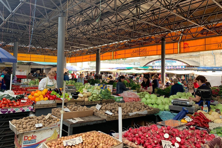 Chisinau: Local Central Market Treasure Hunt with Host