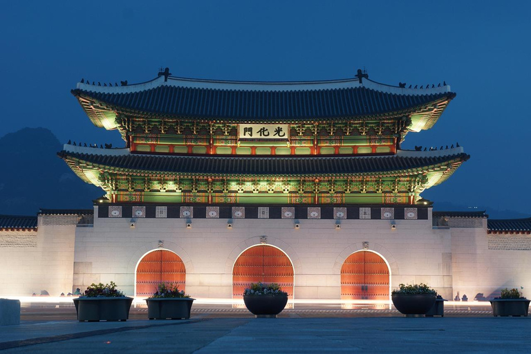 Seoul: Guided Korean Monster Tour at Gyeongbok Palace