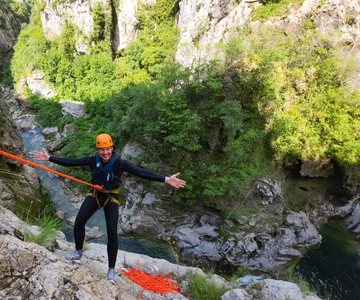 Iz Omisa/Zadvarija: Extremni Canyoning na rijeci Cetin