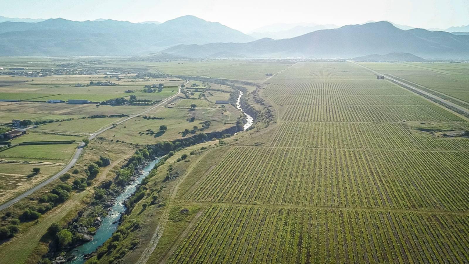 Ab Podgorica: Weingüter, Weine & Wasserfälle per E-Bike