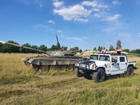 T72 Tank Driving with Hummer Transfer - Housity