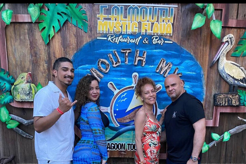 闪闪发光的泻湖之旅光辉泻湖闪闪发光的水域之旅