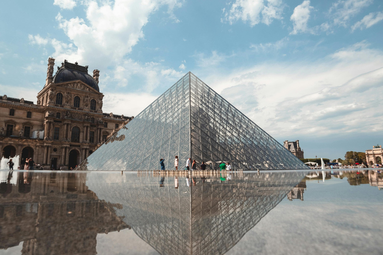 Paris:Louvre Premium Guided Tour with Reserved Skip the Line Semi-Private Group Tour - Max. 6 Persons