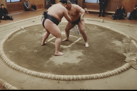 Tokio: show zapaśnicze sumoTokio: pokaz zapasów sumo