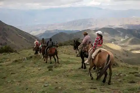 Mendoza: Horseback Riding at Sunset with Picada and Wine