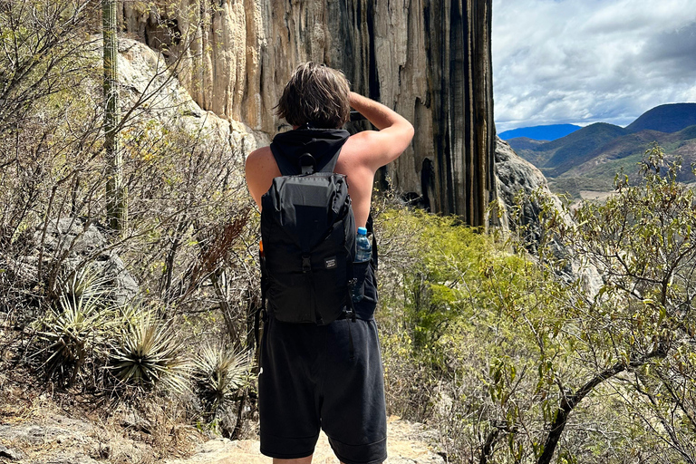 Hierve el Agua y Destilería de Mezcal (Grupos reducidos)