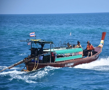 Koh Lanta: Excursión a las 4 Islas y la Cueva Esmeralda en barco de cola larga