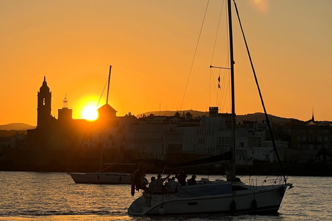 Sitges Sunset: Guided Tour by Sailboat along the Sitges Coast.