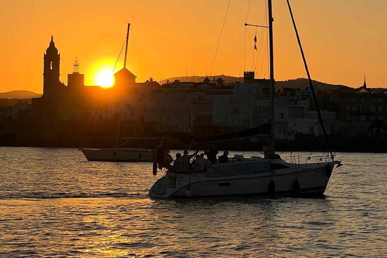Sitges Sunset: Guided Tour by Sailboat along the Sitges Coast.
